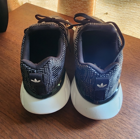 Adidas Women's/youth Swift Run 22 Running Shoes - Picture 8 of 10